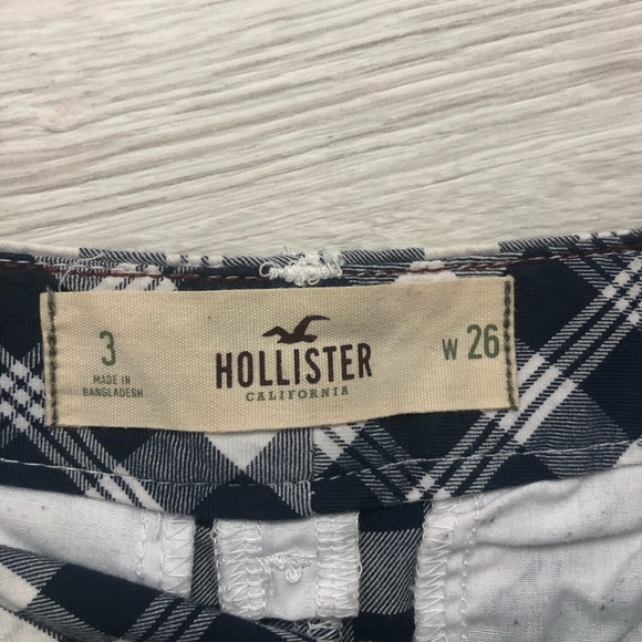 A set of short shorts - Picture 4 of 8